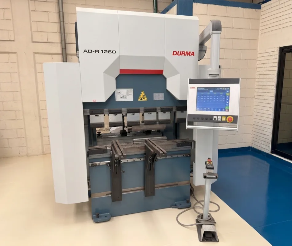 Plegadora hidráulica CNC Durma AD-R 1260